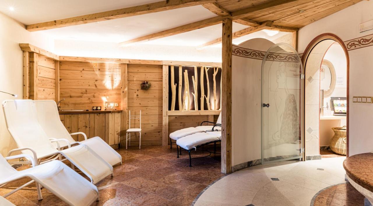 Garni Hotel Rosengarten B&B Sëlva di Val Gardena Eksteriør billede