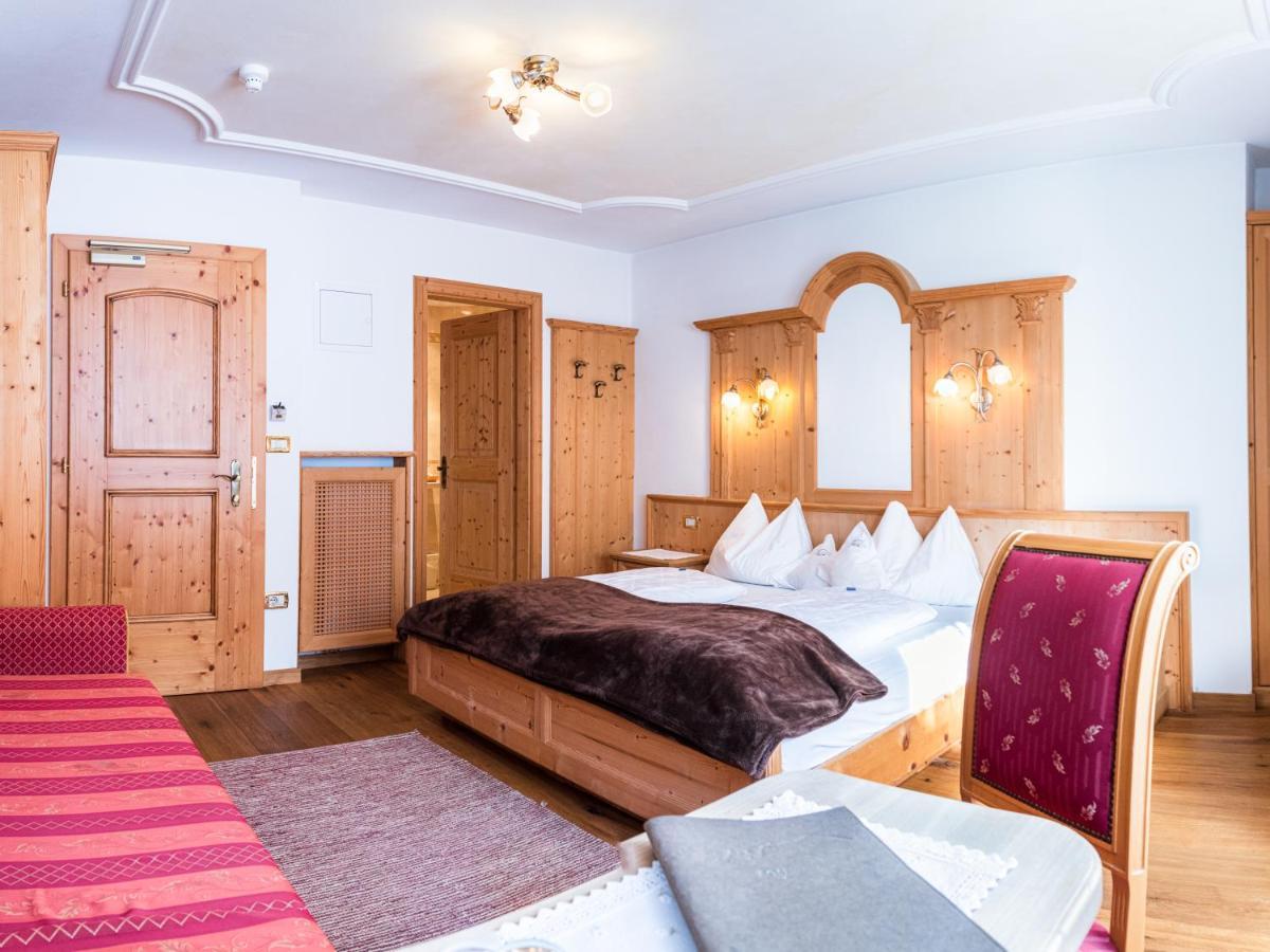 Garni Hotel Rosengarten B&B Sëlva di Val Gardena Eksteriør billede