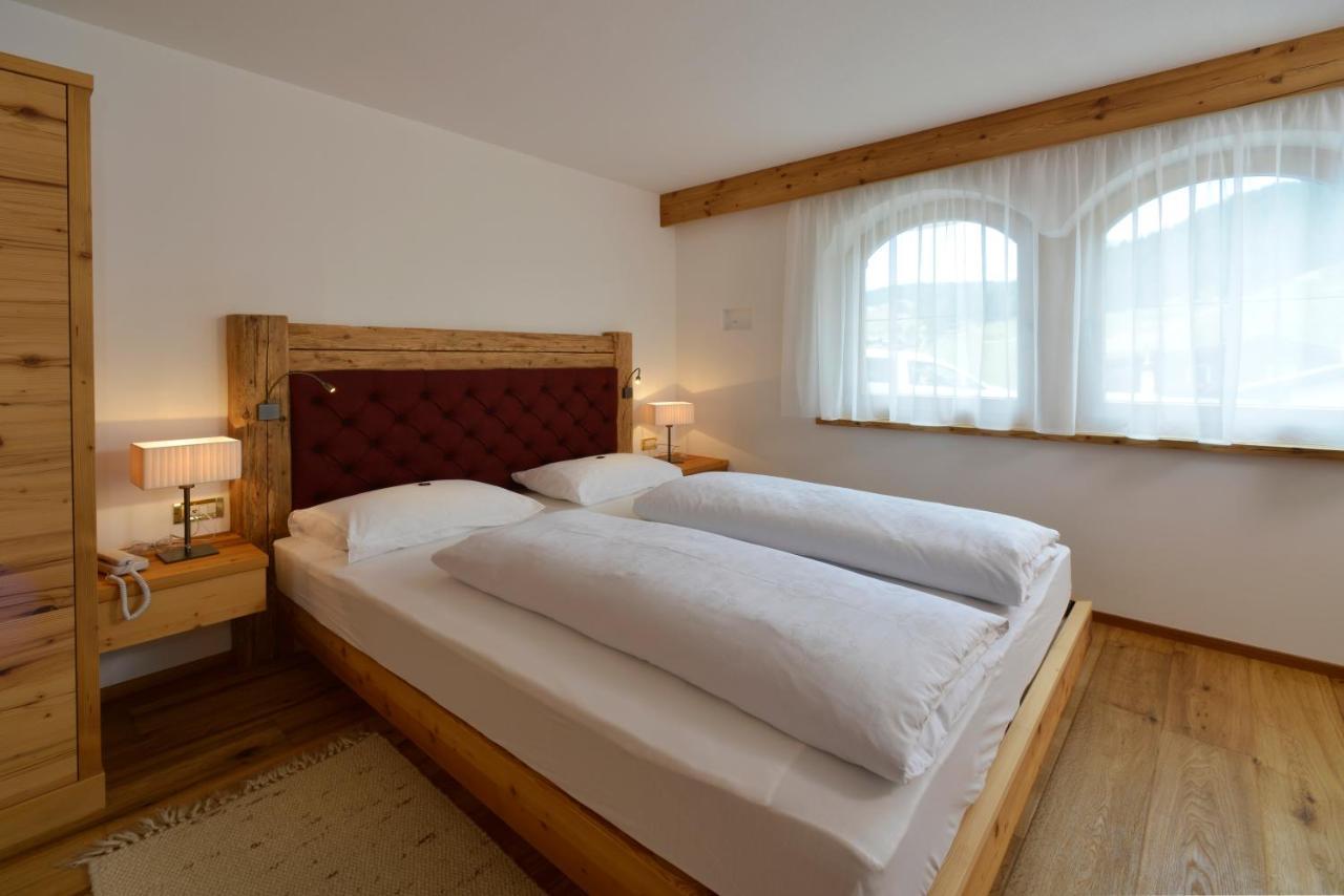 Garni Hotel Rosengarten B&B Sëlva di Val Gardena Eksteriør billede