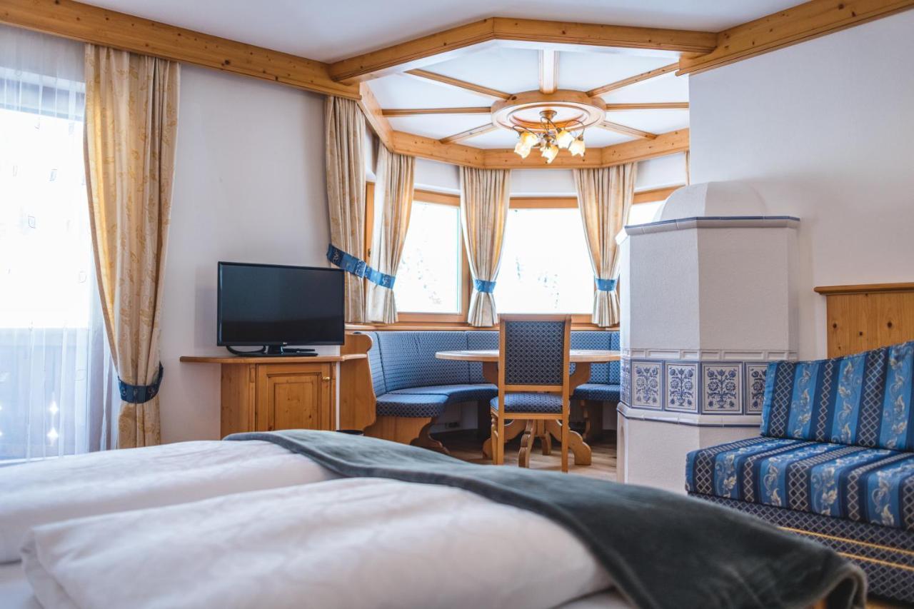 Garni Hotel Rosengarten B&B Sëlva di Val Gardena Eksteriør billede