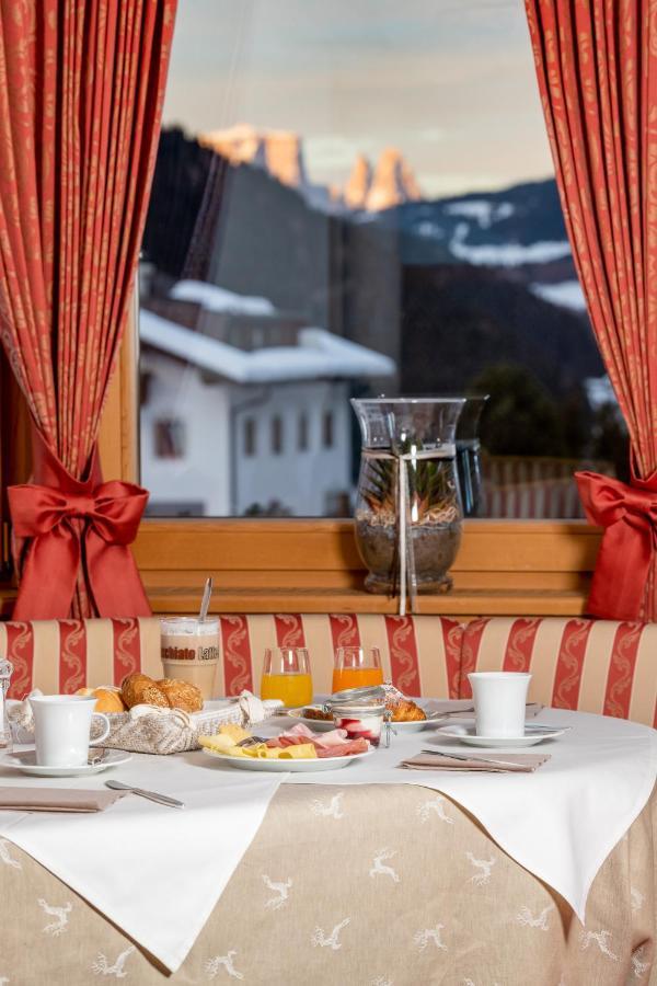 Garni Hotel Rosengarten B&B Sëlva di Val Gardena Eksteriør billede