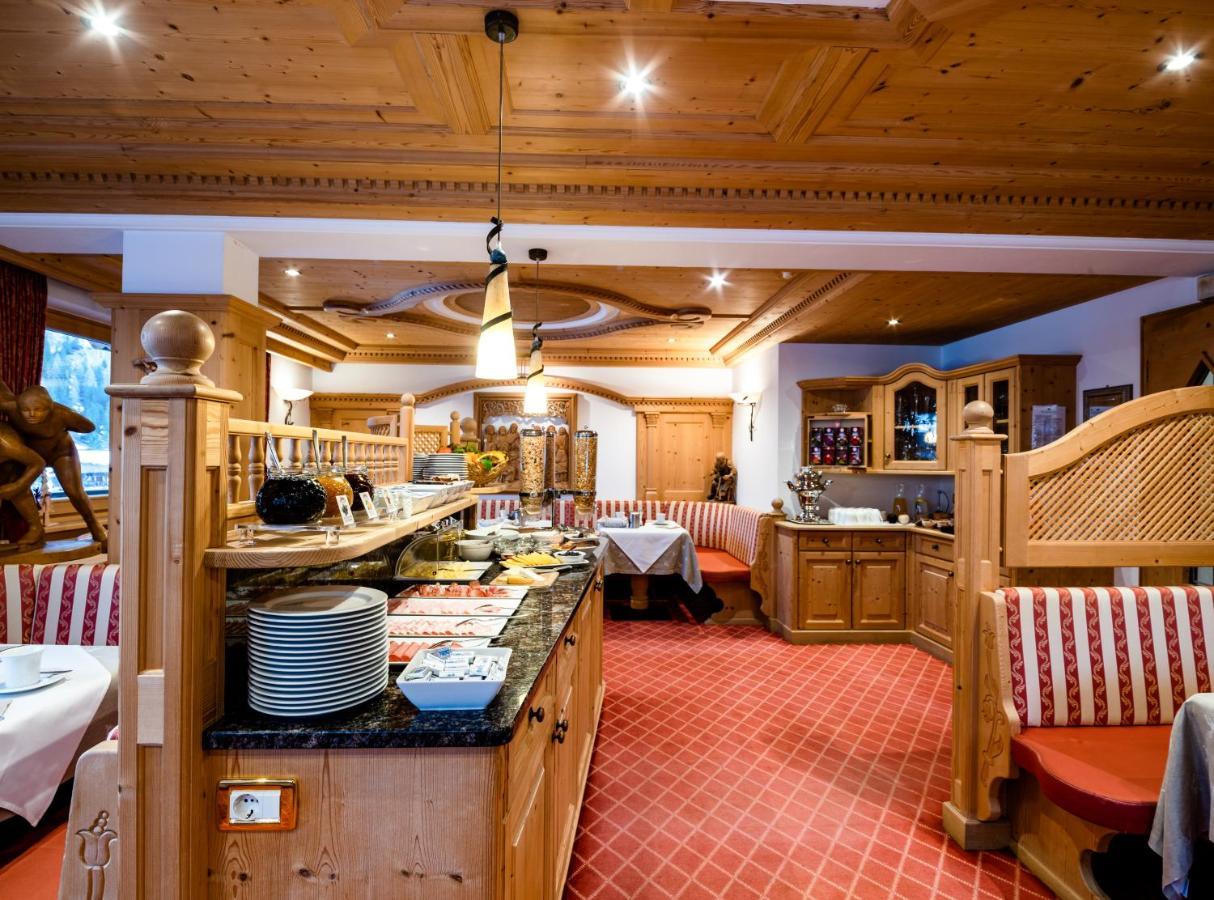 Garni Hotel Rosengarten B&B Sëlva di Val Gardena Eksteriør billede