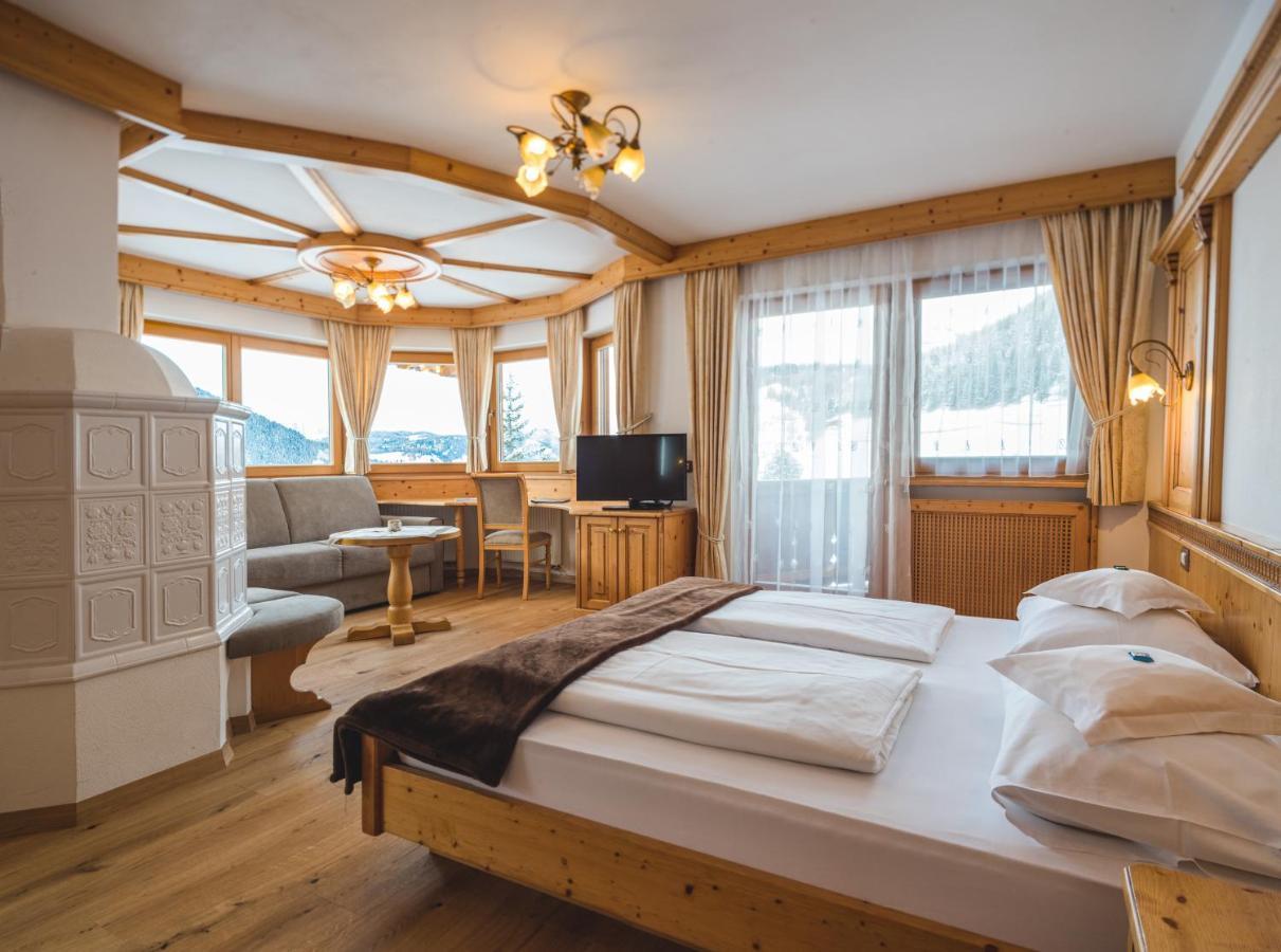 Garni Hotel Rosengarten B&B Sëlva di Val Gardena Eksteriør billede
