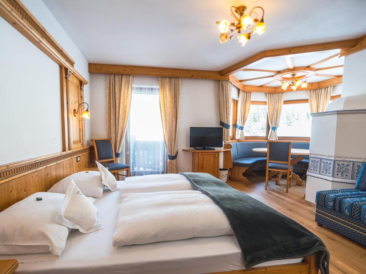 Garni Hotel Rosengarten B&B Sëlva di Val Gardena Eksteriør billede