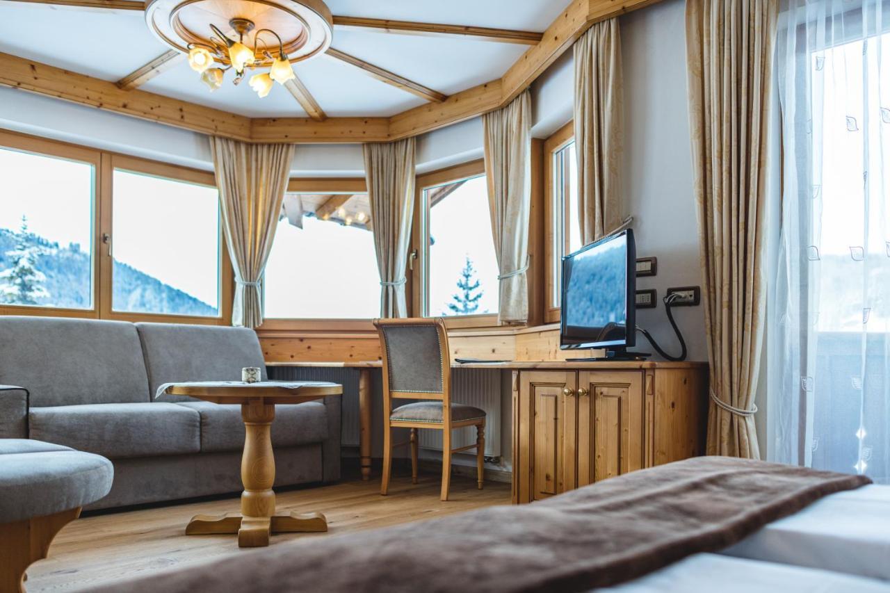 Garni Hotel Rosengarten B&B Sëlva di Val Gardena Eksteriør billede