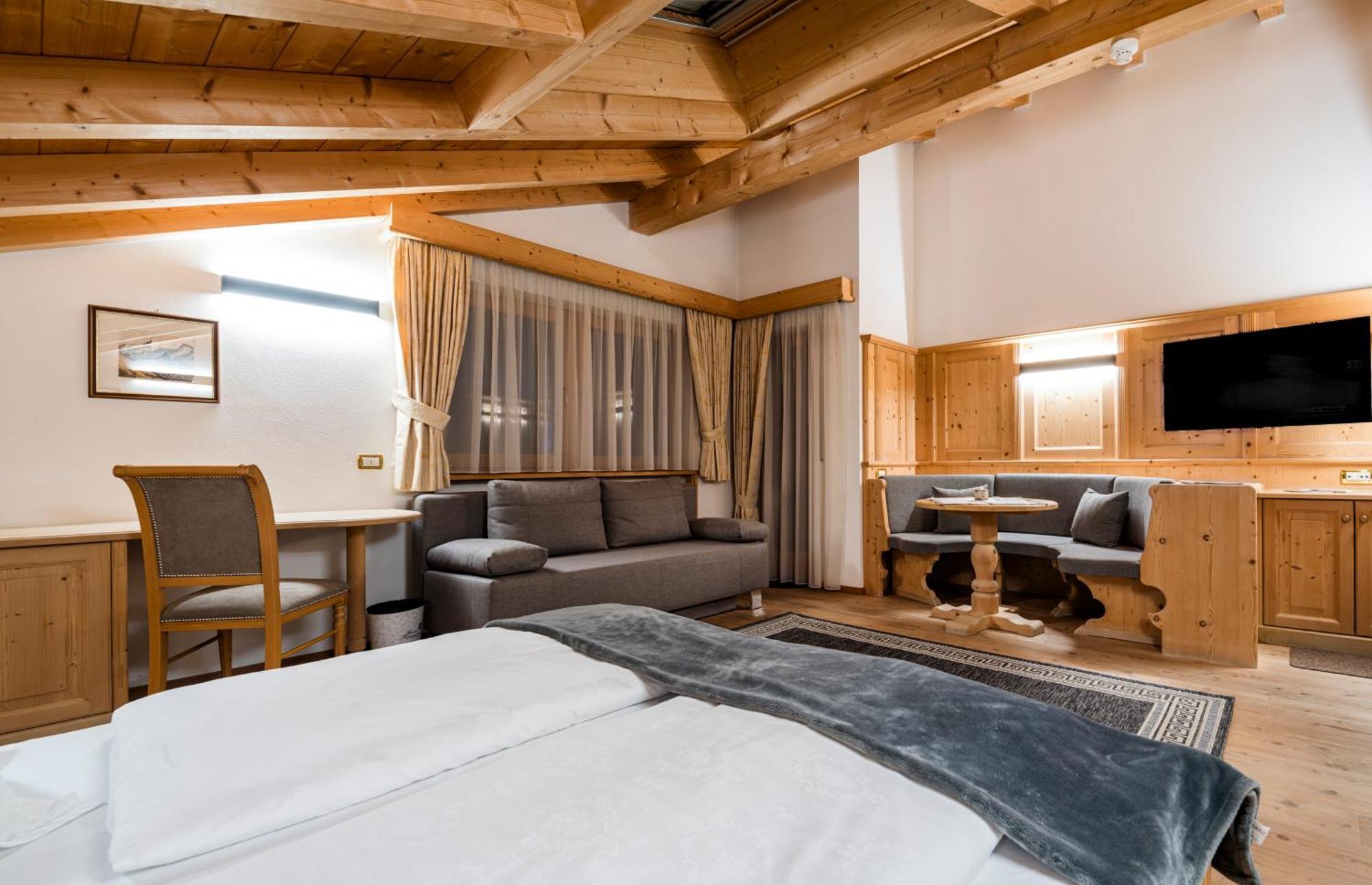 Garni Hotel Rosengarten B&B Sëlva di Val Gardena Eksteriør billede